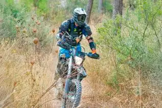Quels clignotants mettre sur sa moto enduro ? Notre sélection