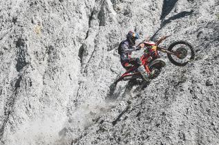 Red Bull Romaniacs 2026 – Jour 2 : Lettenbichler assomme la concurrence ! (+vidéos)