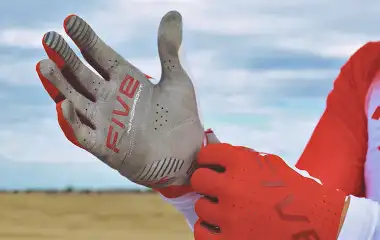 Gants FIVE MXF Pro : la quête du toucher parfait sans ampoules