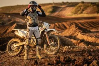 Comment choisir sa tenue de motocross : guide pratique