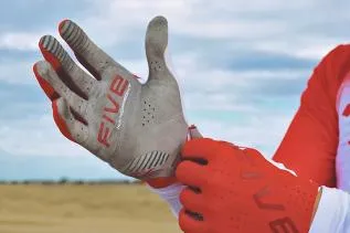 Gants FIVE MXF Pro : la quête du toucher parfait sans ampoules